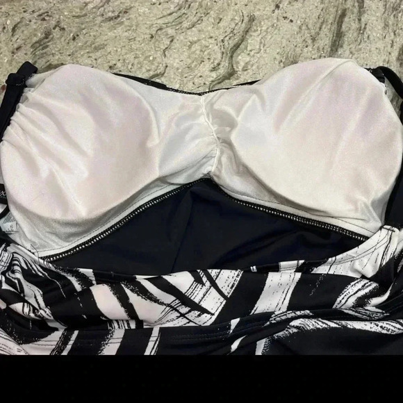 Maxine of Hollywood | Women's Black & White Tankini Swimsuit Plus Size 16 - Picture 3 of 6